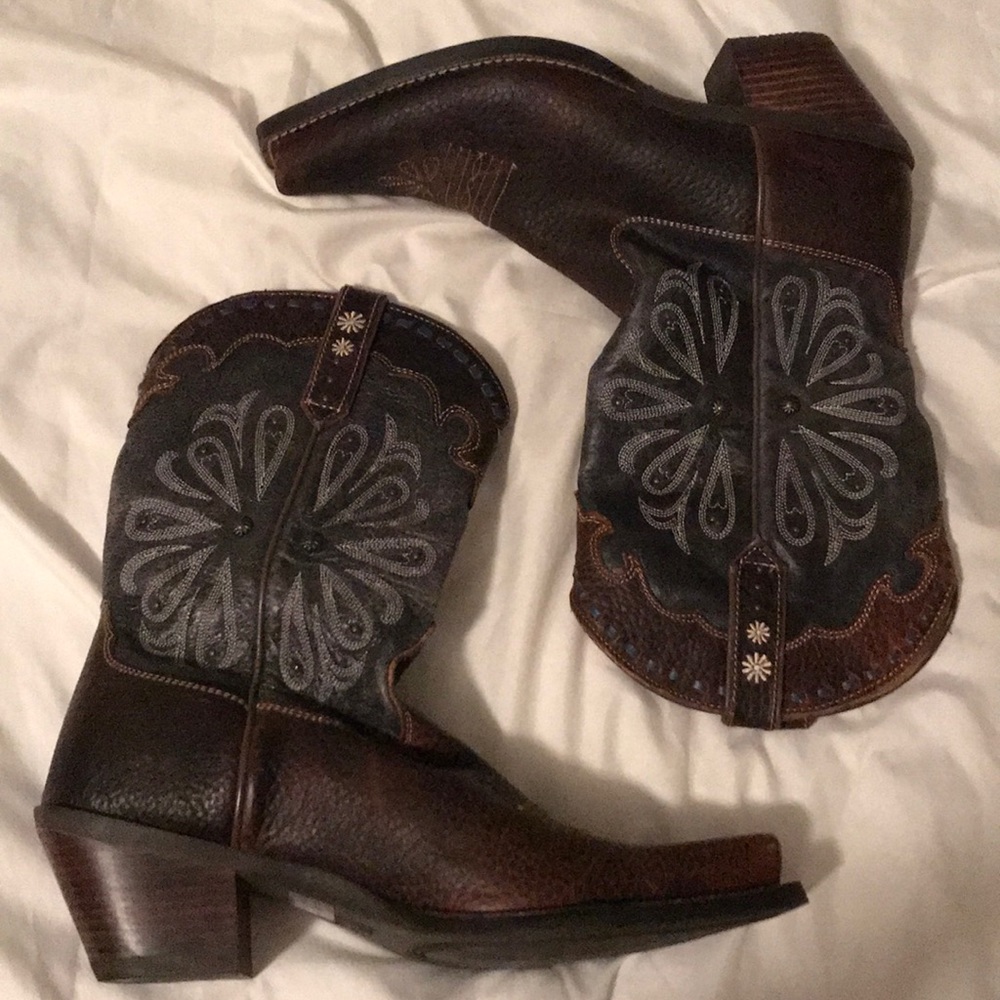Ariat floral design snip toe cowboy boots